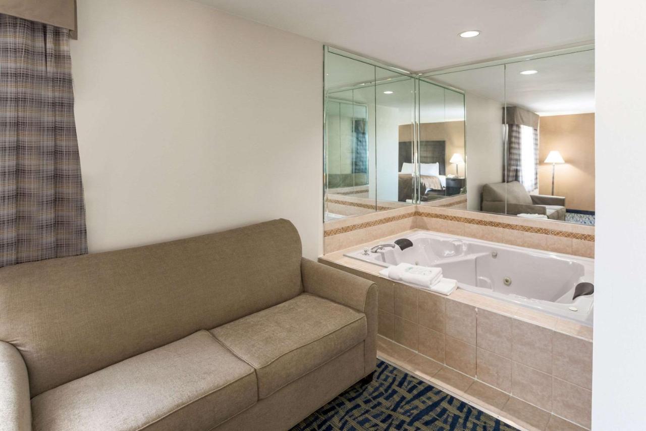 Quality Inn Rochelle Екстериор снимка
