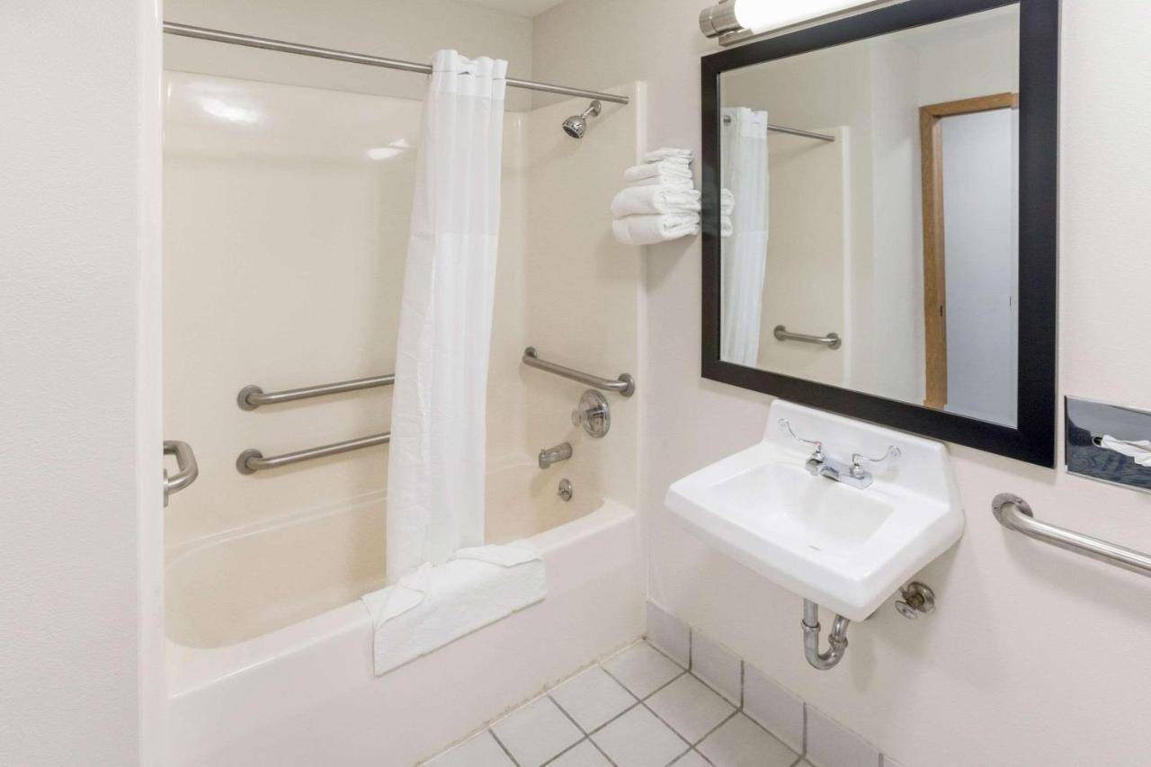 Quality Inn Rochelle Екстериор снимка
