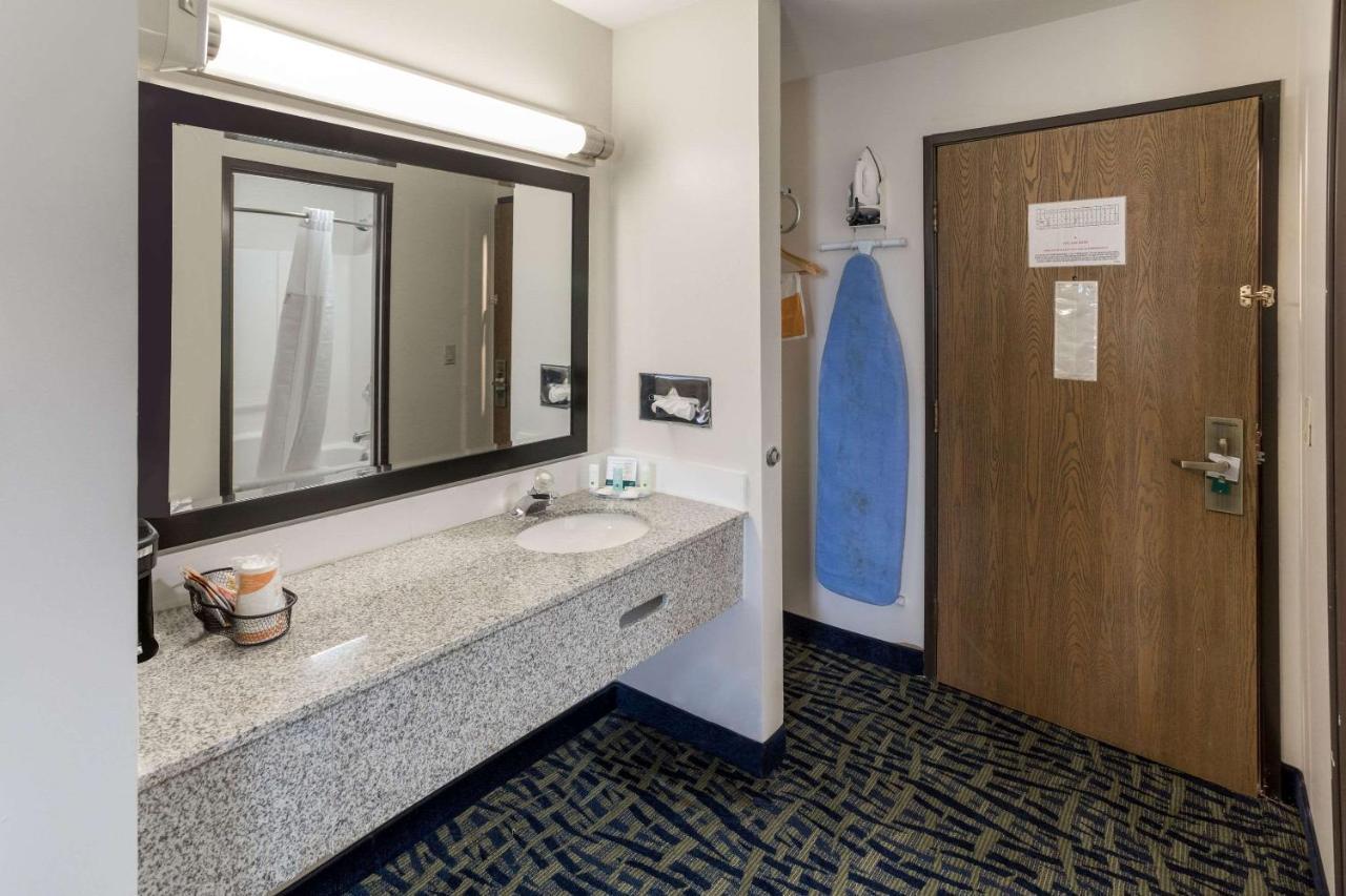 Quality Inn Rochelle Екстериор снимка
